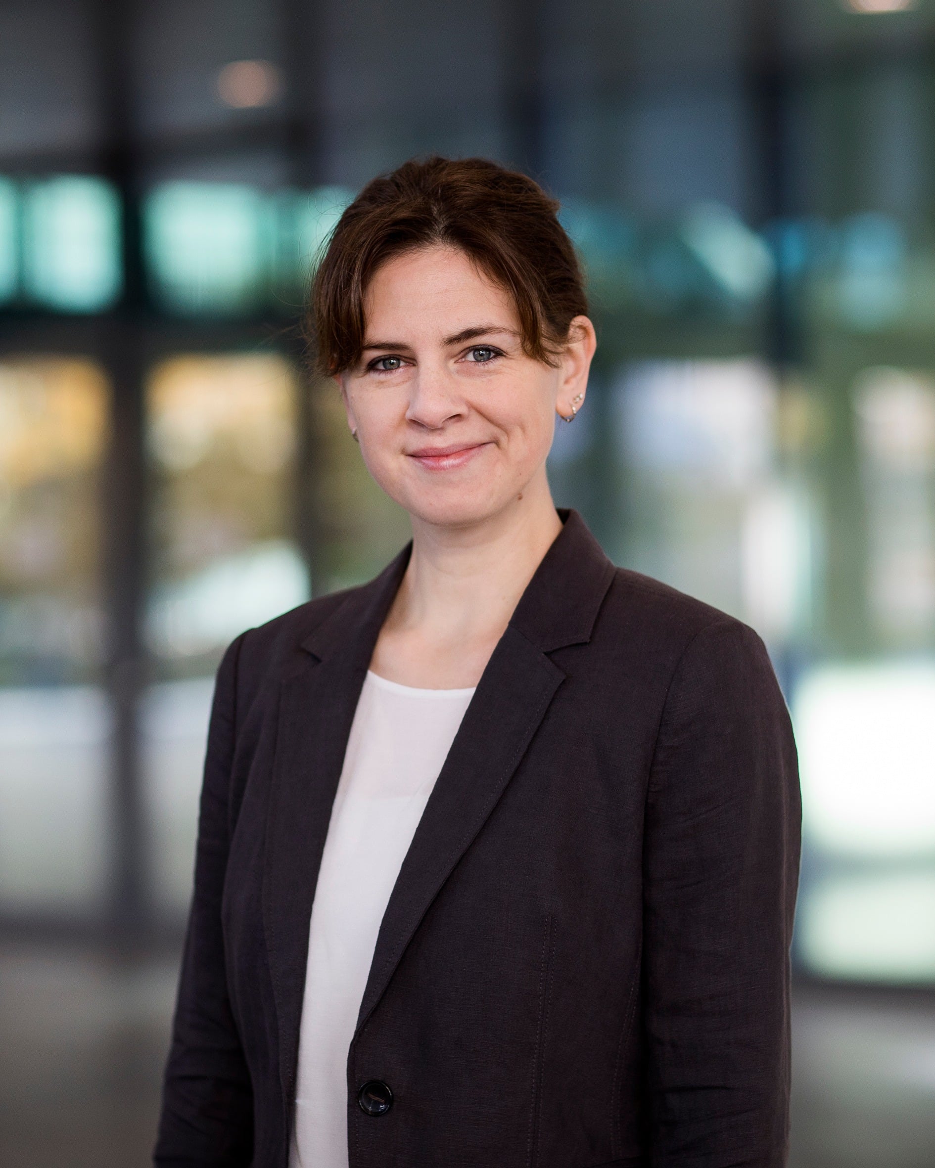 Dr. Ana Sobota