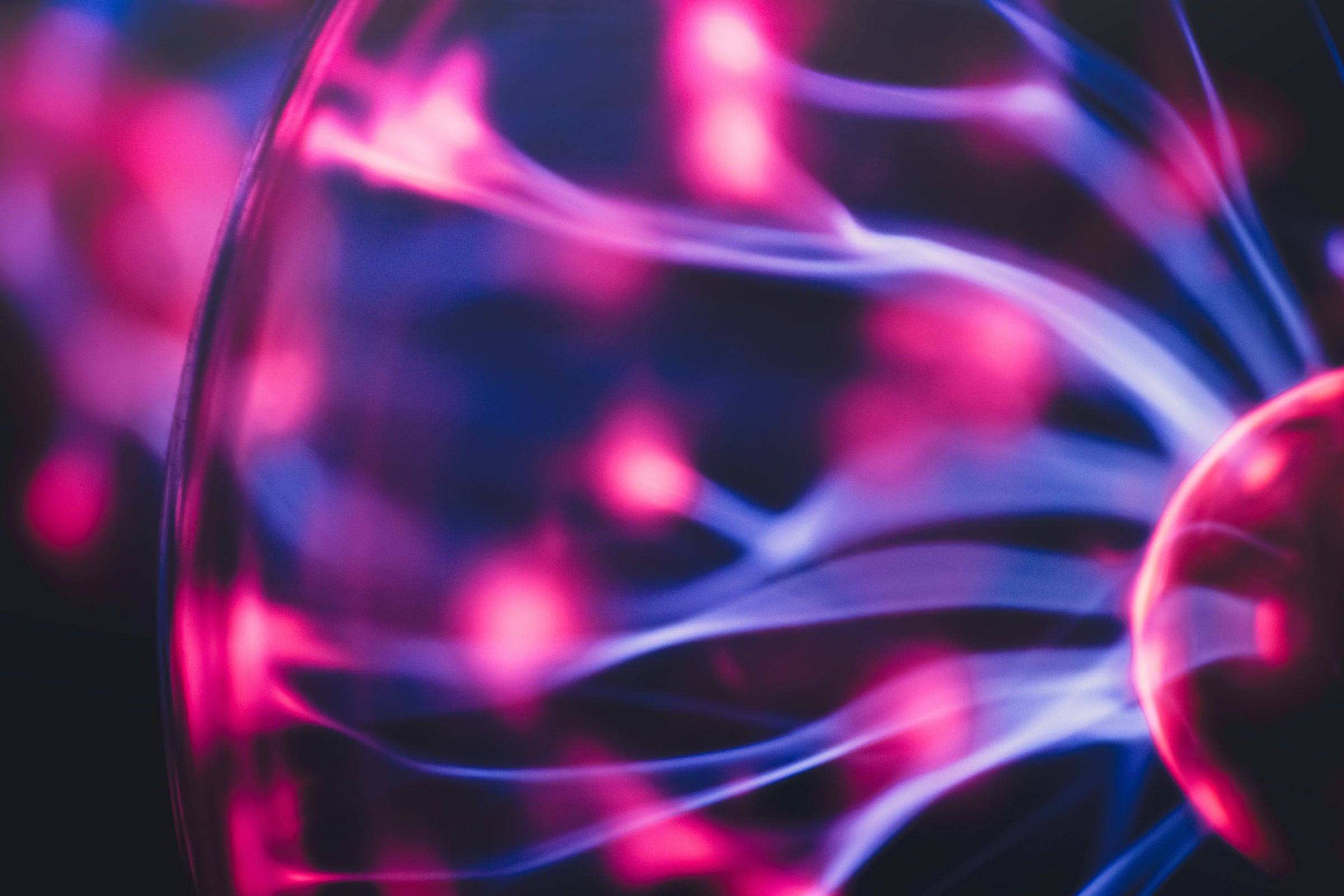 Glowing plasma filaments inside a plasma globe